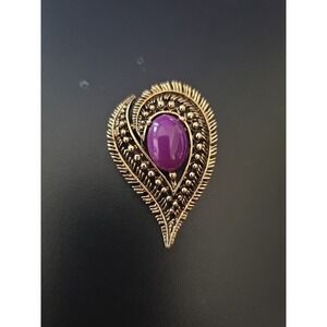 Vintage Purple Teardrop Oval ‎ Elegant Gold Tone Petal Brooch Pin